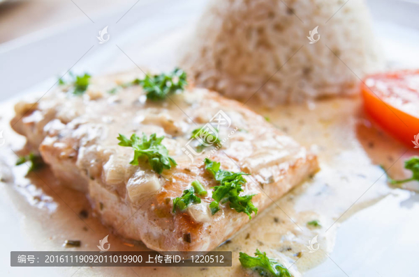 烤鮭魚和米飯