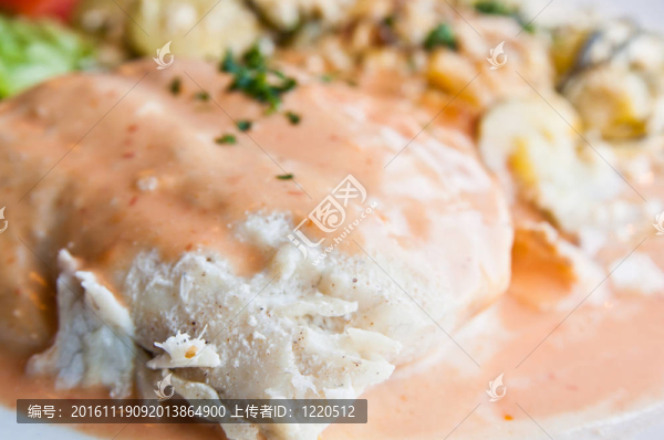 扒鮭魚