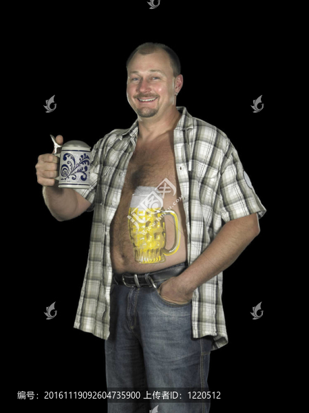 男人有啤酒肚和施泰因