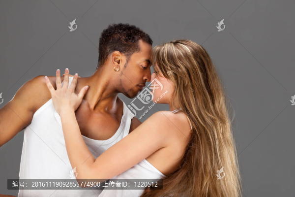 年輕夫婦加勒比薩爾薩舞