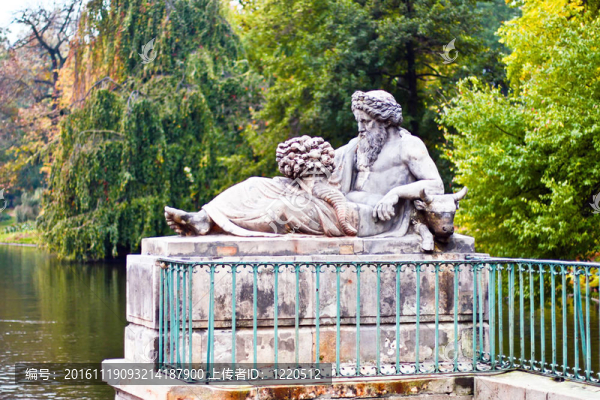 在華沙皇家公園Lazienki。波蘭.