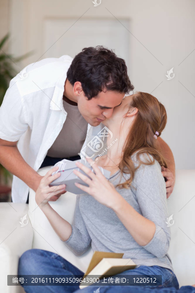 慶祝他們的結(jié)婚周年紀念日