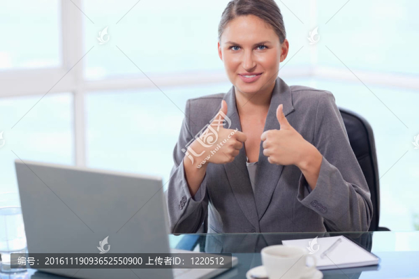 用大拇指的商人