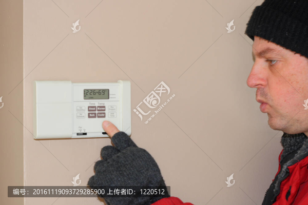 家用恒溫器顯示爐子維護的重要性以避免故障