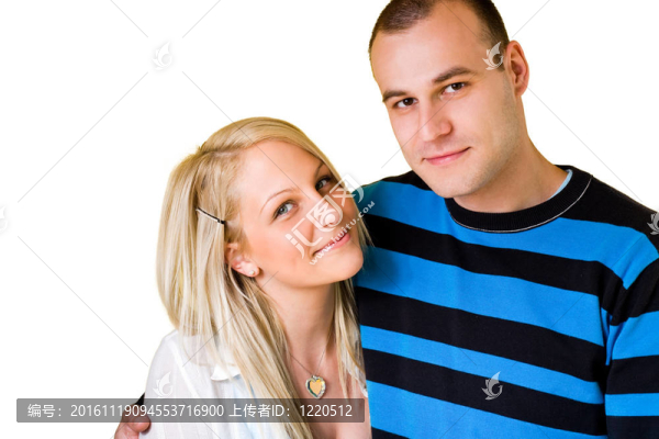 不經(jīng)意的年輕夫妻。