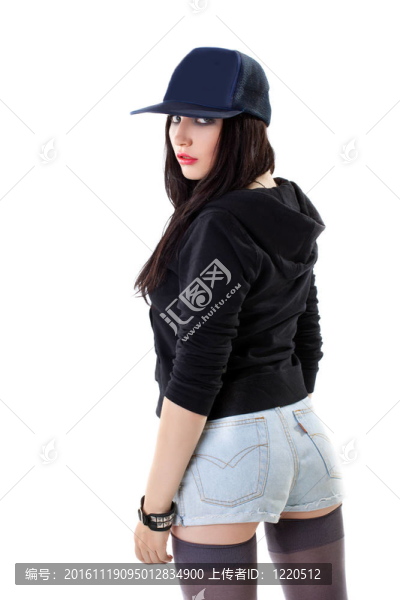棒球帽的grunge風(fēng)格的年輕女子