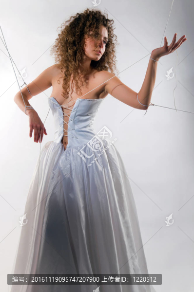 新娘用繩子綁著-匯圖網(wǎng) www.fosd68.com 新娘用繩子綁著