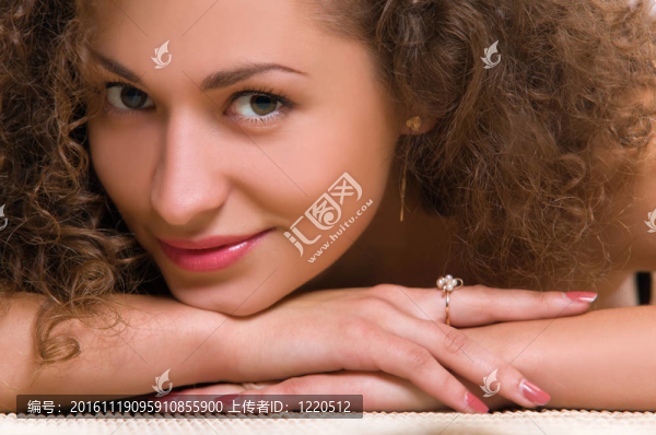 一個(gè)年輕女人的肖像