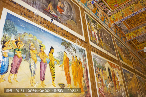 彩繪的天花板和isurumuniya寺壁