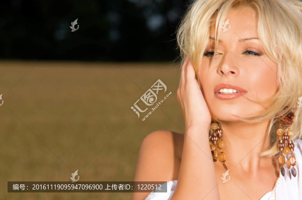 麥田上的女人