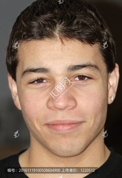 自信的年輕人；青少年