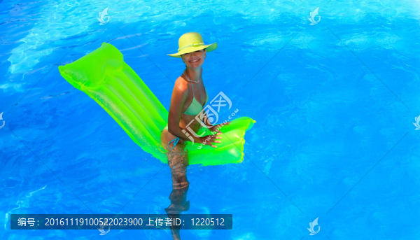 漂亮的金發(fā)女人-匯圖網(wǎng) www.fosd68.com 漂亮的金發(fā)女人