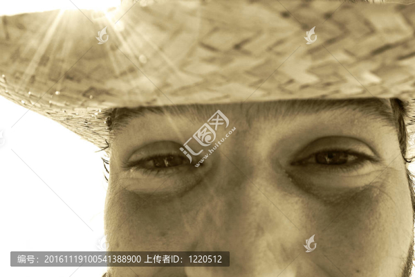 戴帽子的男人