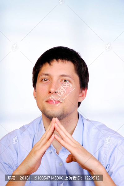 年輕的休閑男人肖像