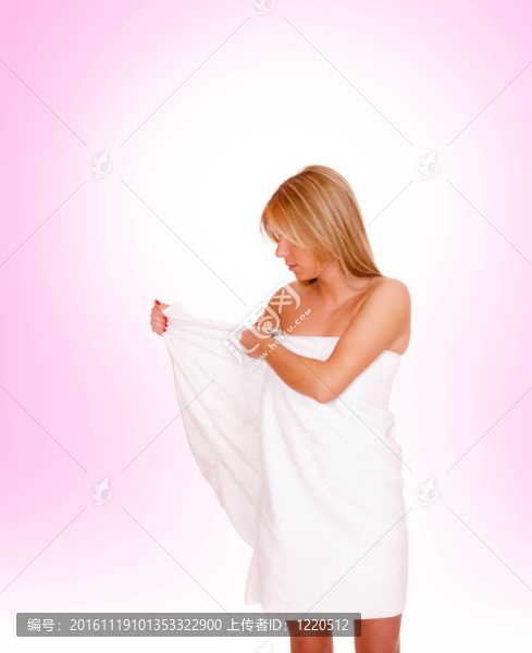 女人在毛巾