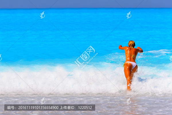 年輕漂亮的女人