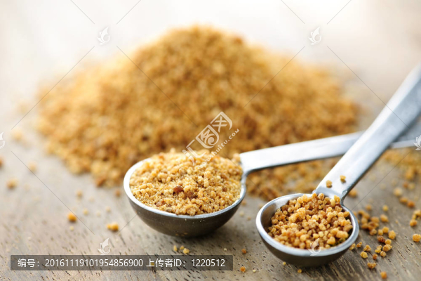 測(cè)量勺中的椰子棕櫚糖