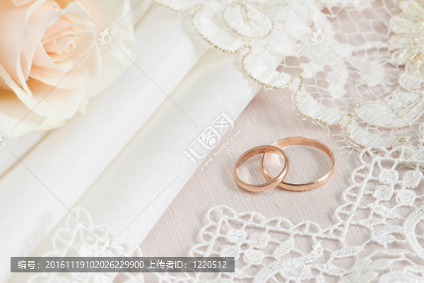 婚禮面料和戒指