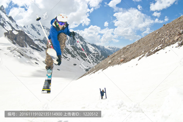 自私；在山上跳躍