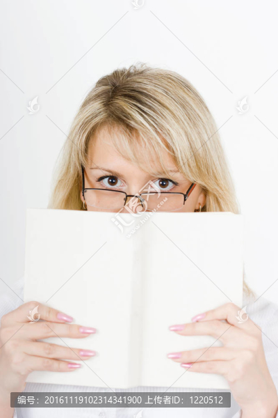 女孩和書