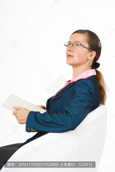 苗條的女孩與一本書