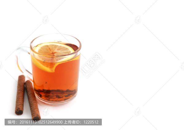 一杯檸檬和餅干的茶