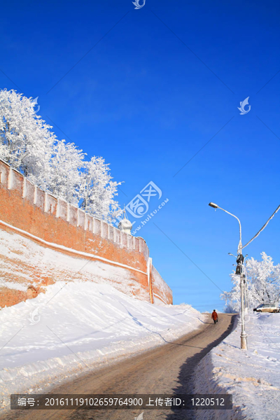 在雪中的舊堡壘