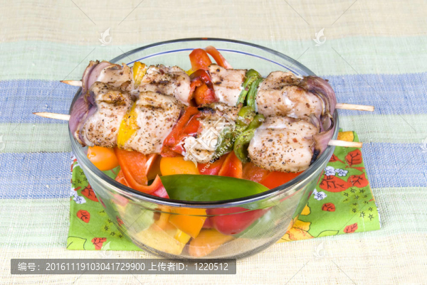 雞烤肉串和青椒