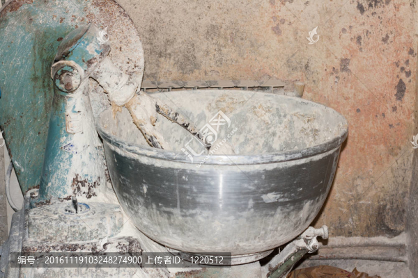 傳統(tǒng)面包；揉面包