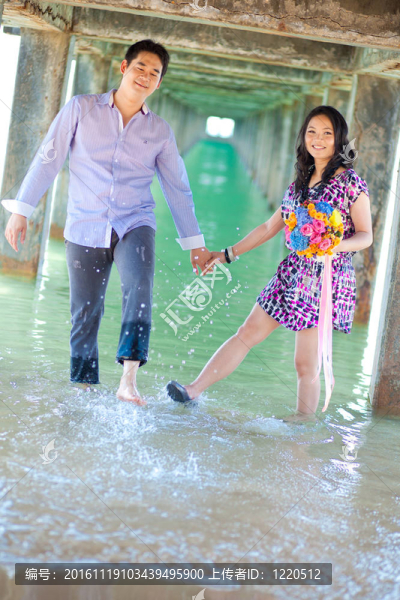 夫婦喜歡在海灘上