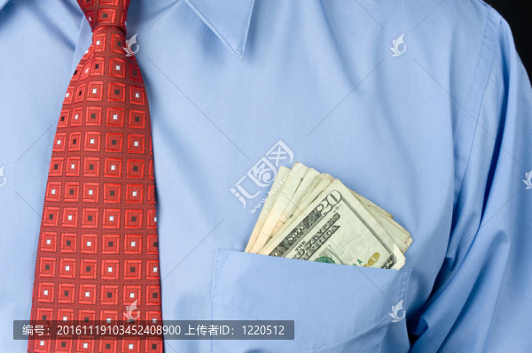 口袋里有現(xiàn)金的商人