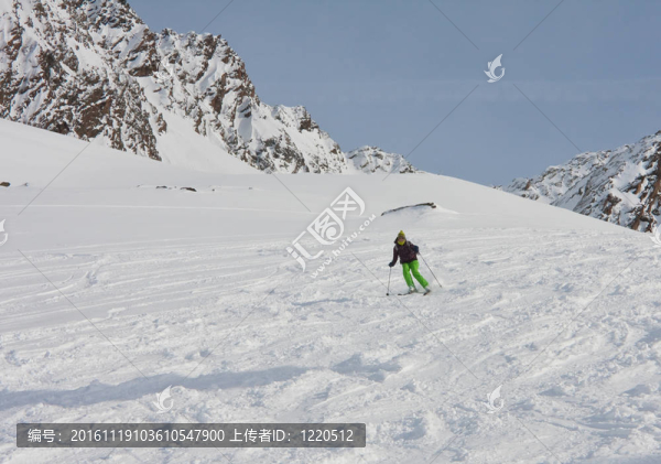 在Solden的滑雪勝地的斜坡。奧地利