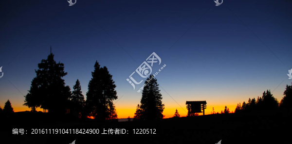 晚上在山