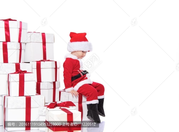 圣誕老人在圣誕老人克勞斯服裝坐在禮品盒