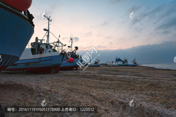 漁船在Thorup海灘；丹麥