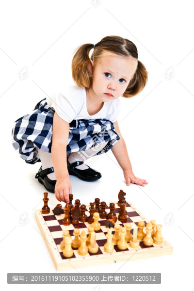 女孩下棋