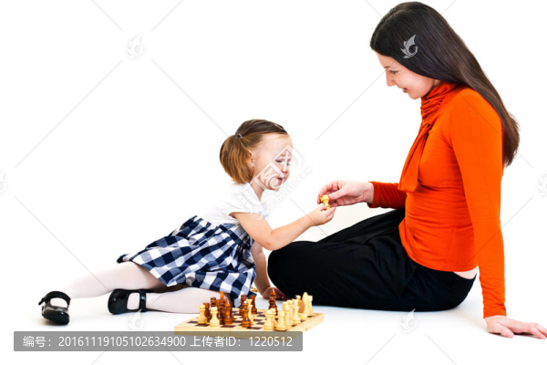 女孩下棋