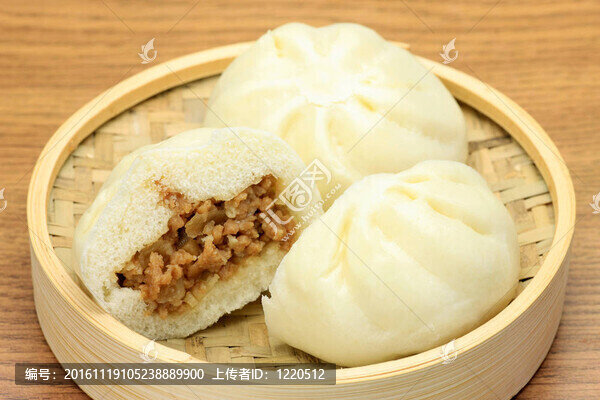 蒸出的肉包子