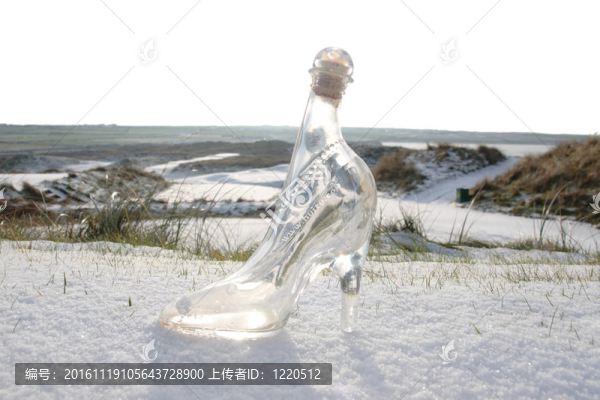 白雪高爾夫球場(chǎng)水晶玻璃拖鞋