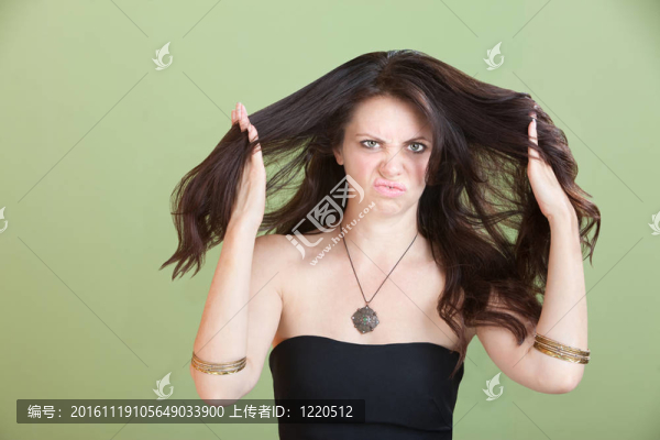 壞頭發(fā)的不快樂的女人