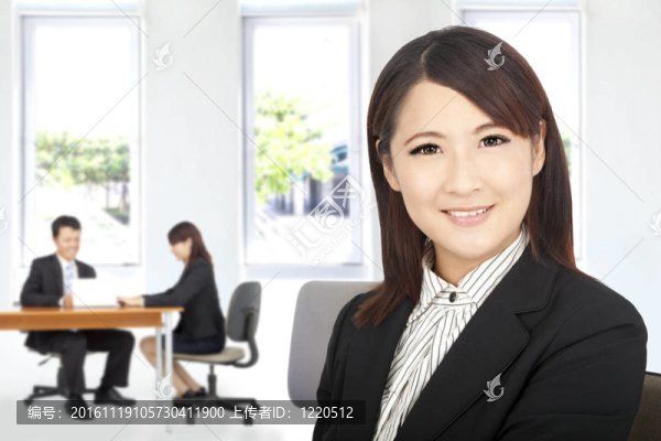 美麗的女商人在辦公