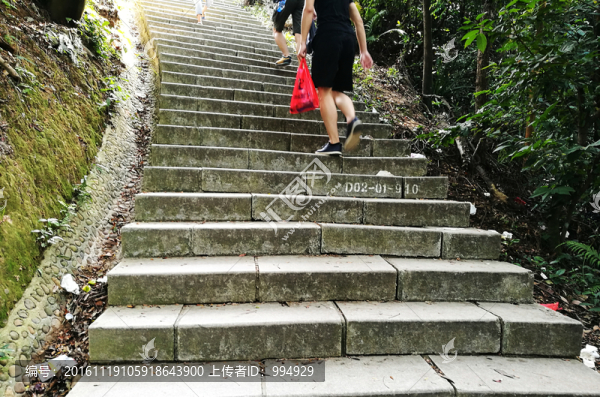 攀登石階