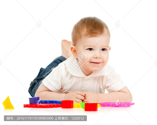 小孩子正在玩玩具
