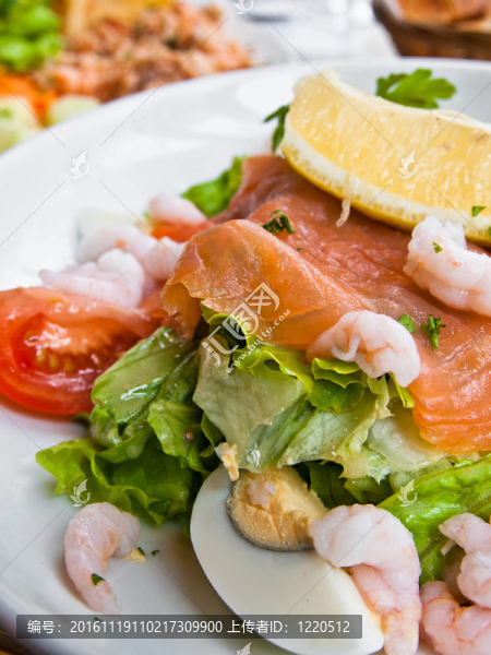 新鮮的海鮮沙拉