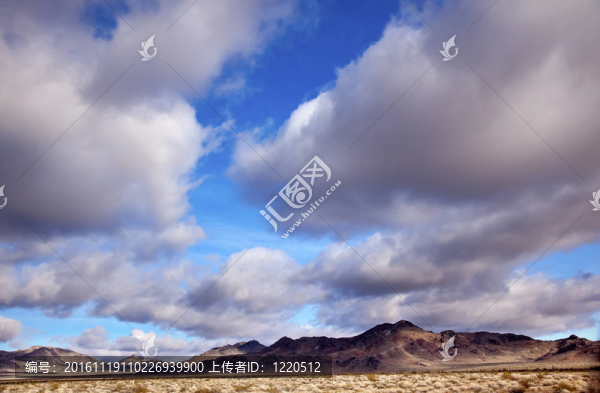 加利福尼亞沙漠的云景