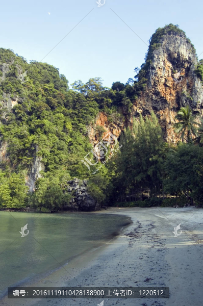 萊莉島喀斯特山和海灘；泰國(guó)