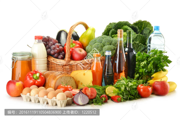 在柳條籃子包括蔬菜和水果雜貨
