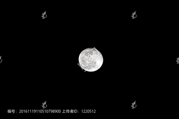 夜晚的天空中的滿月