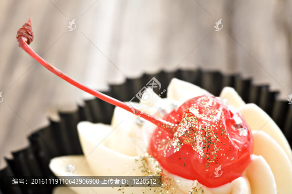 靠近一個蛋糕-場很淺的深度