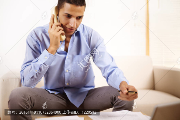 商人在電話里交談